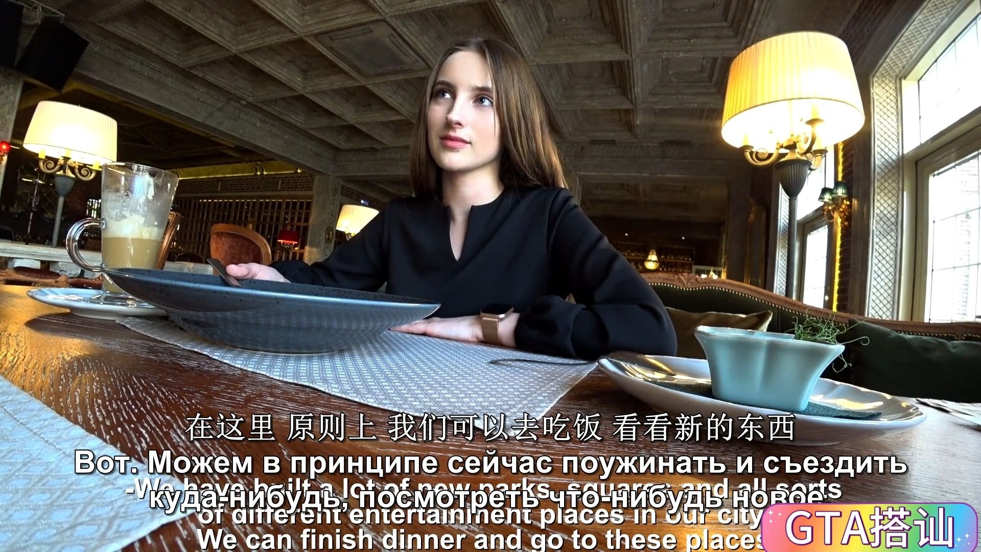 街头系列-齐刘海棕色短发的长腿过膝袜家政妇
